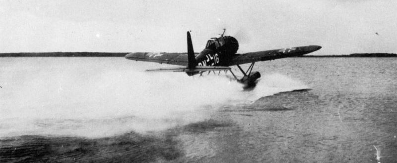 Взлет гидросамолета Арадо Ar.196A. 1941 г. 