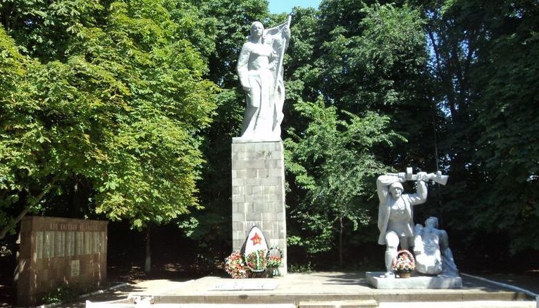 г. Светлоград. Петровского р-на. Мемориал воинам-землякам, погибшим в годы войны.