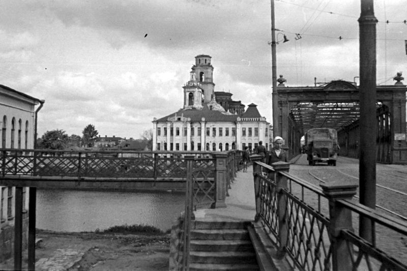 Грузовик «Опель Блиц» в оккупированном Орле. 1941г. 