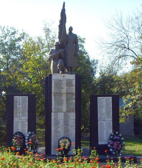 ст-ца. Новотроицкая Изобильненского р-на. Памятник на месте расстрела мирных жителей станицы в 1942 году.