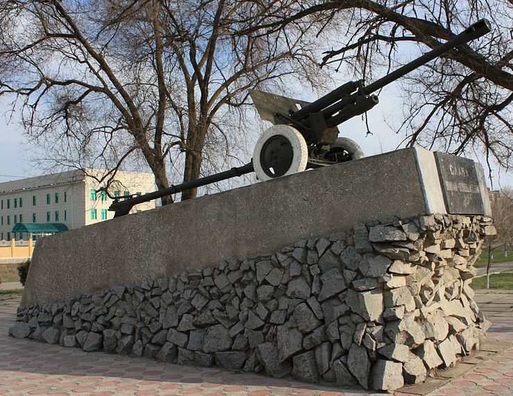 Памятник-пушка.