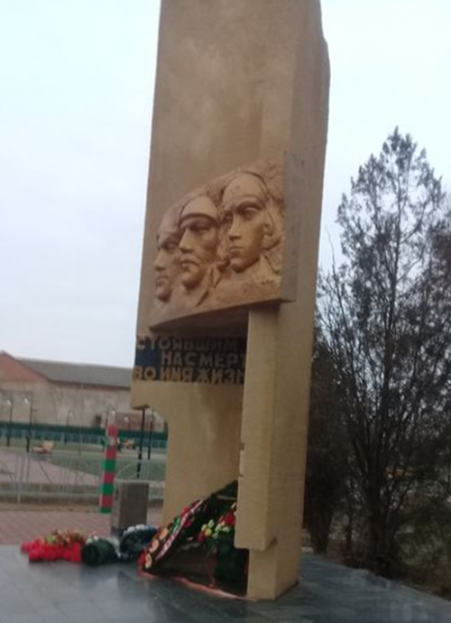 с. Летняя Ставка Туркменского р-на. Мемориал погибшим в годы войны.