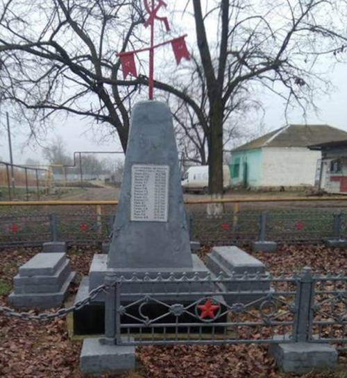 аул Ямангой Нефтекумского р-на. Братская могила, в которой похоронено 40 советских воинов, погибших в 1942 году.