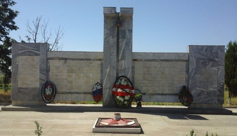 с. Спасское Благодарненского р-на. Мемориал землякам, погибшим в годы войны.