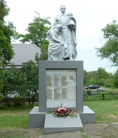 п. Ставропольский Благодарненского р-на. Памятник воинам-односельчанам, погибшим в годы войны.