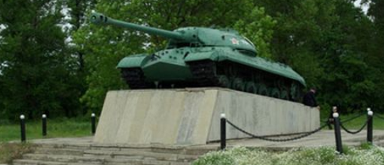 ст-ца. Курская. Памятник-танк «ИС-3» на трассе при въезде в станицу. 