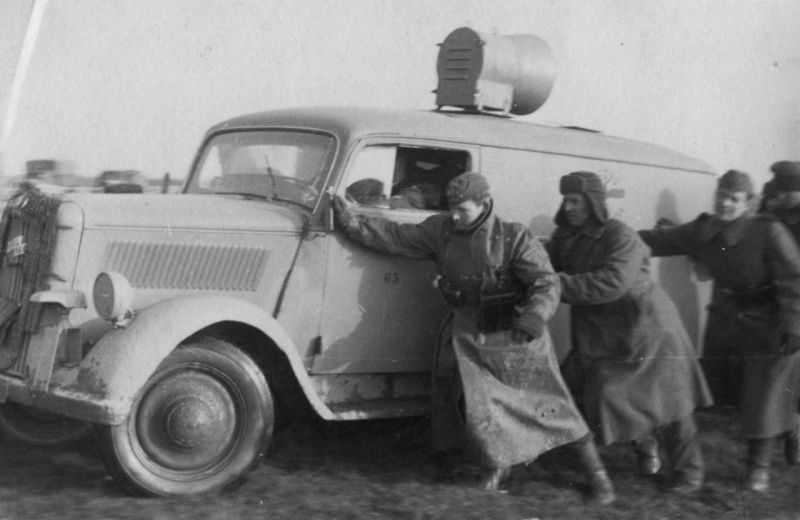 Автомобиль «Opel Blitz 1t» с громкоговорящей установкой. 1943 г. 