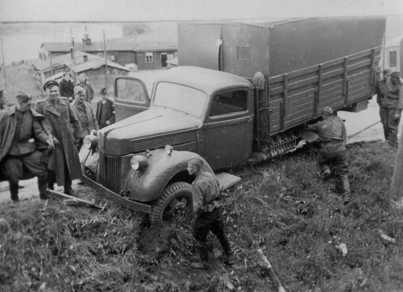 Трофейный немецкий грузовик «Форд V-3000». 1944 г.