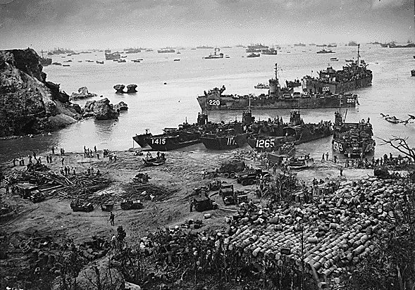 Высадка американских войск на Окинаву. 