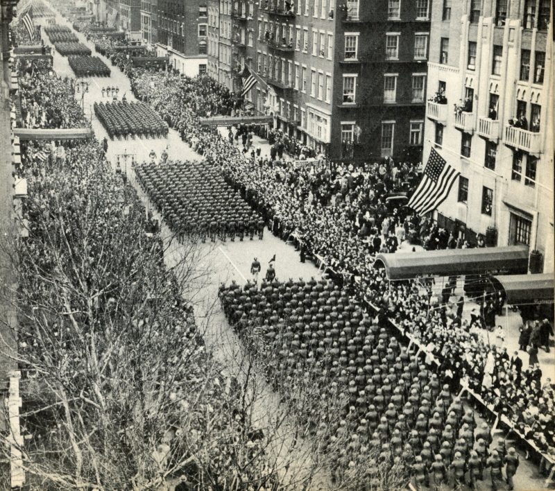 82-я воздушно-десантная дивизии армии США на параде в Нью-Йорке.