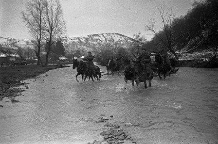 Советские войска в Западных Карпатах.