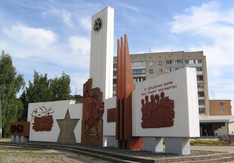г. Великие Луки. Монумент, установленный в 1983 году в честь 40-летия освобождения Великих Лук от немецко-фашистских захватчиков и награждения города орденом Отечественной войны I степени.