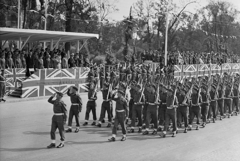 Британские пехотинцы на параде.