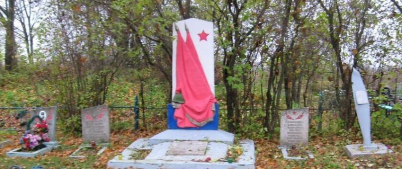 г. Гдов. Братская могила советских воинов, погибших в 1944 году.