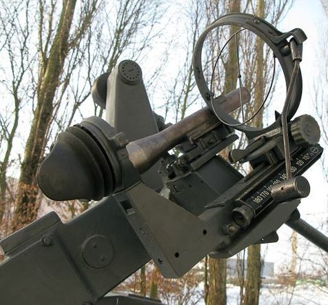 Прицельные устройства «Linealvisier 21» на 20-мм зенитных орудиях.