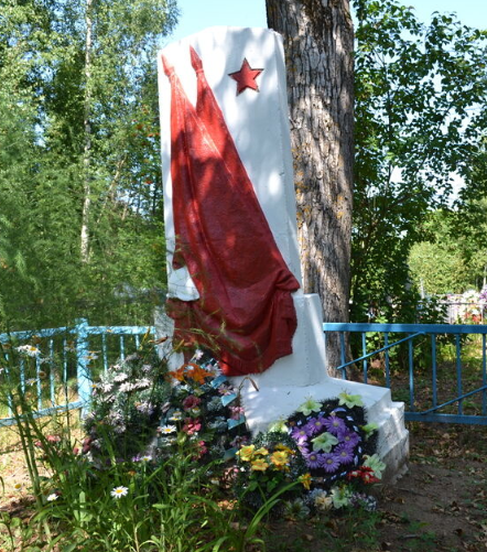 д. Валуй Дновского р-на. Братская могила советских воинов, погибших в годы войны.