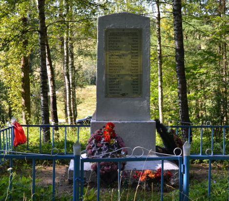 д. Искра Дновского р-на. Братская могила советских воинов, погибших в годы войны. 