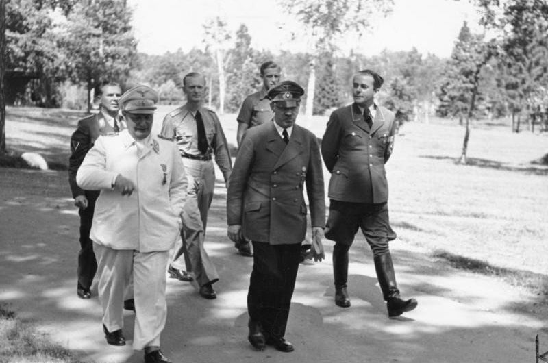 Герман Геринг, Адольф Гитлер и Альберт Шпеер. 1943 г.