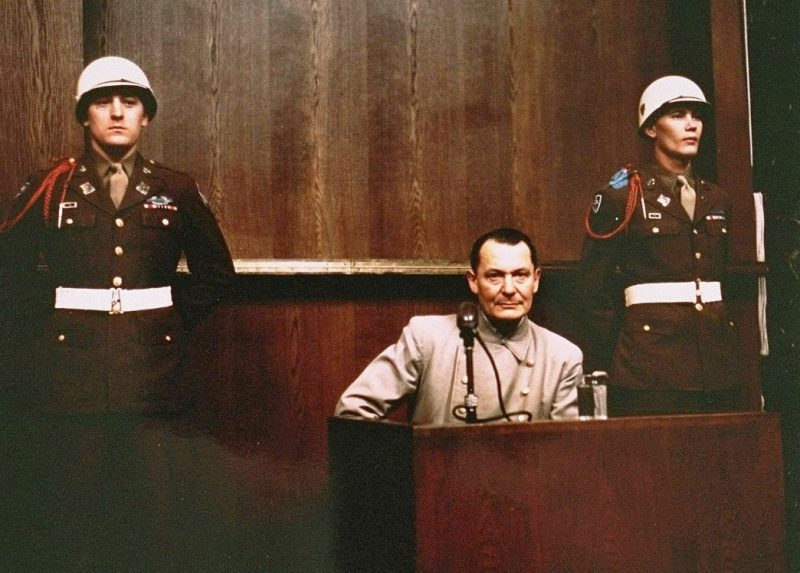 Герман Геринг выступает во время Нюрнбергского процесса. 1946 г.
