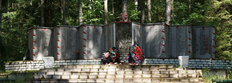 д. Лочкино Псковского р-на. Братское кладбище советских воинов, погибших в 1944 году.