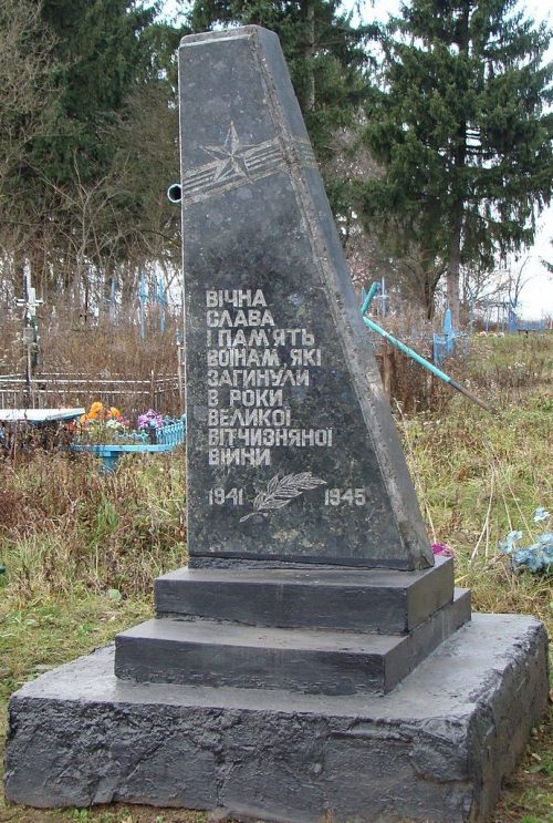 с. Лебединцы Андрушевского р-на. Братская могила 10 советских воинов.