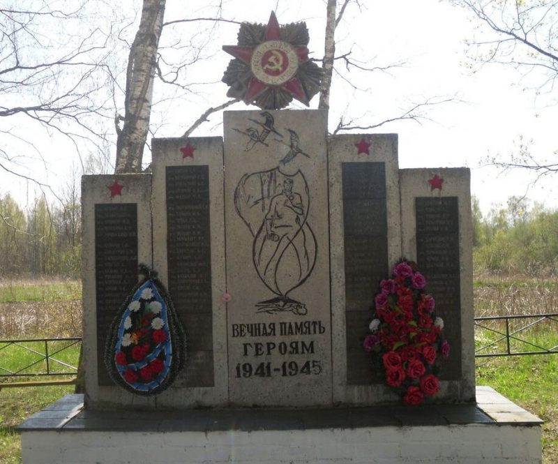 д. Вельяшиха Островского р-на. Братская могила советских воинов, погибших в 1944 году.