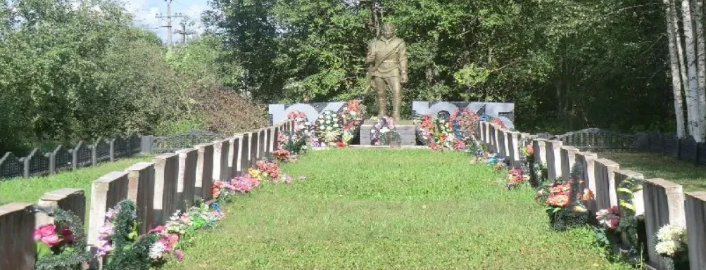 п. Кунья. Мемориал, установленный на братской могиле, в которой захоронено 1925 воинов, в т.ч. 1209 неизвестных.