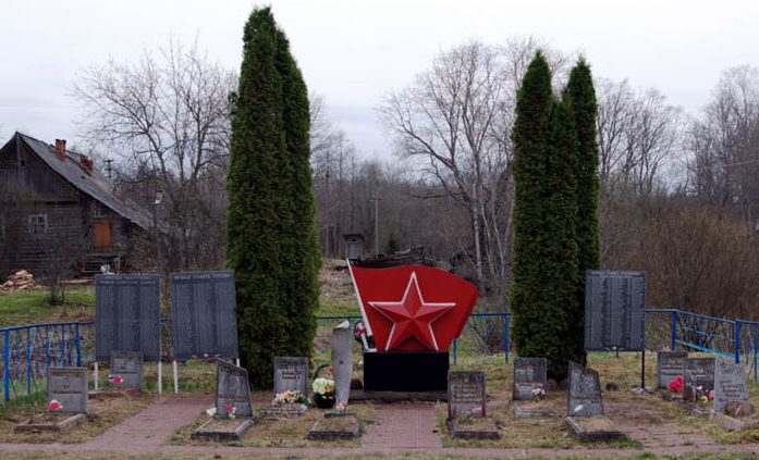 д. Криуха Пустошкинского р-на. Братская могила советских воинов.