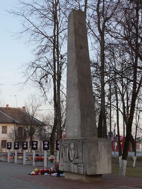 г. Пустошка. Памятник в честь воинских частей, освобождавших город от оккупантов.