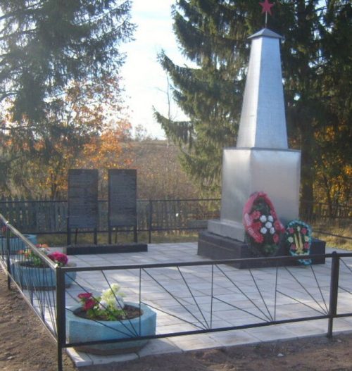 д. Загорье Локнянского р-на. Братская могила советских воинов, погибших в 1944 году.