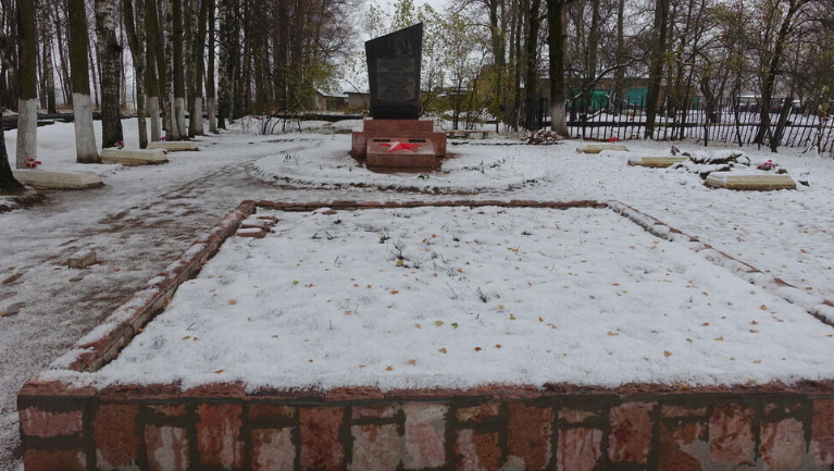 г. Остров-3. Братское кладбище воинов, погибших в 1941-1944 годах.