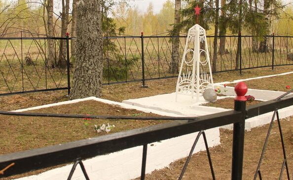 д. Беляи Пушкиногорского р-на. Братская могила советских воинов, погибших в 1944 году.