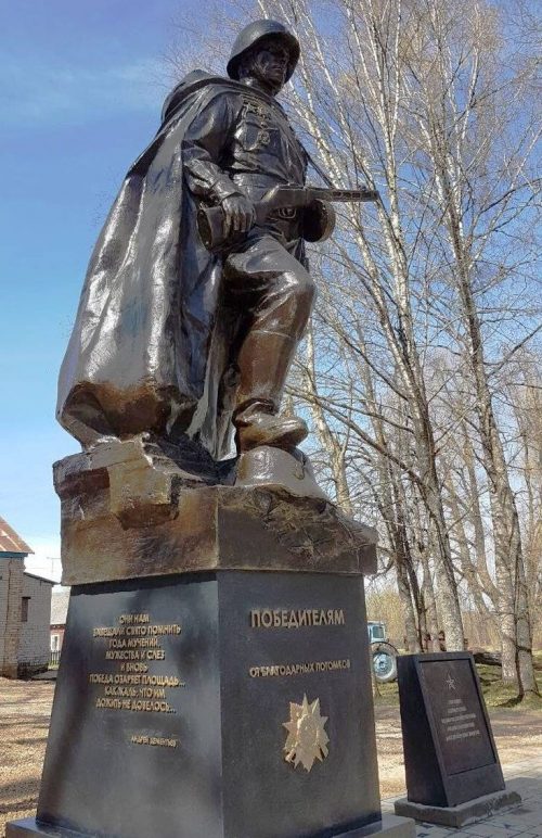 д. Гавры Пыталовского р-на. Памятник Неизвестному солдату, открытый в 2017 году.