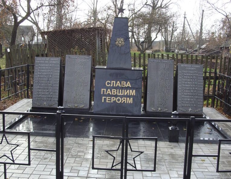  д. Васильево Палкинского р-на. Братская могила советских воинов, погибших в 1944 году.