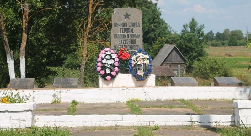 д. Луг Палкинского р-на. Братская могила советских воинов, погибших в 1944 году.