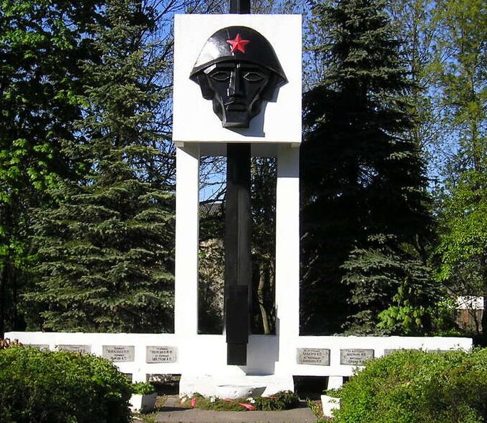 г. Пыталово. Мемориал, установленный на братской могиле советских воинов, погибших в годы войны.