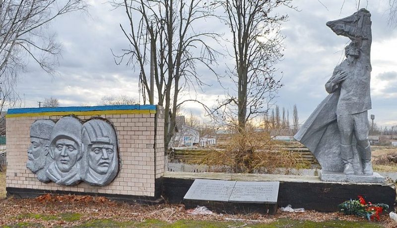 с. Водотыи Брусиловского р-на. Памятник односельчанам, погибшим в годы войны.