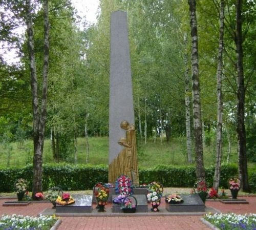п. Палкино. Братская могила советских воинов, погибших в годы войны.