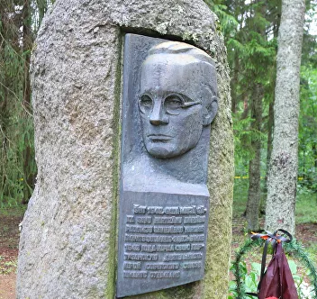 Памятник Герою Советского Союза Иманту Судмалису.