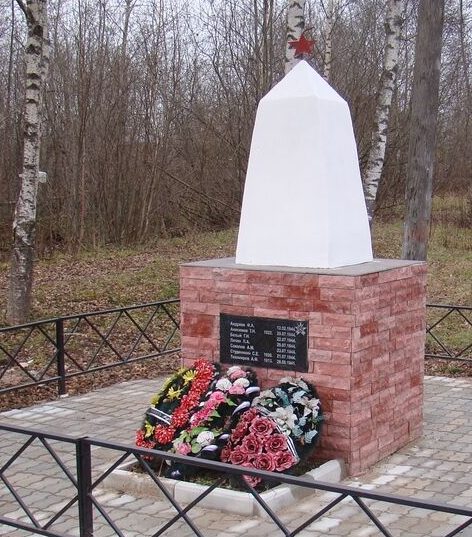 д. Сергино Палкинского р-на. Братская могила воинов Советской Армии, погибших в 1944 г.