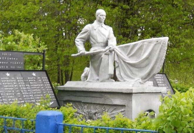 д. Долосцы Себежского р-на. Братская могила советских воинов, погибших в 1944 году.