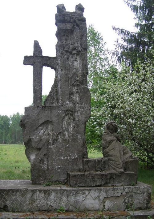 с. Адамово Емильчинского р-на. Памятник сожжённому селу.