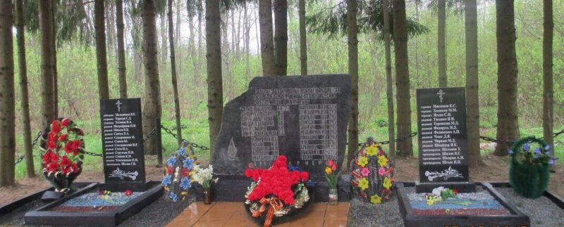 д. Хохлы Палкинского р-на. Братская могила советских воинов.