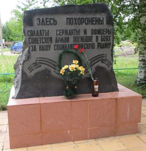д. Высокий Мост Печорского р-на. Братская могила воинов, погибших в 1944 году.