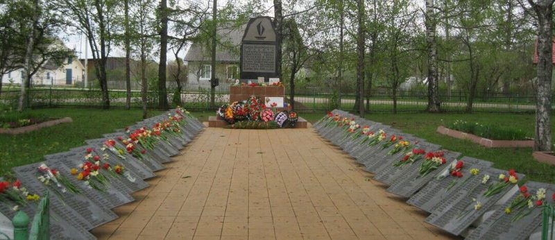 д. Лавры Печорского р-на. Братская могила советских воинов, погибших в 1944 году.