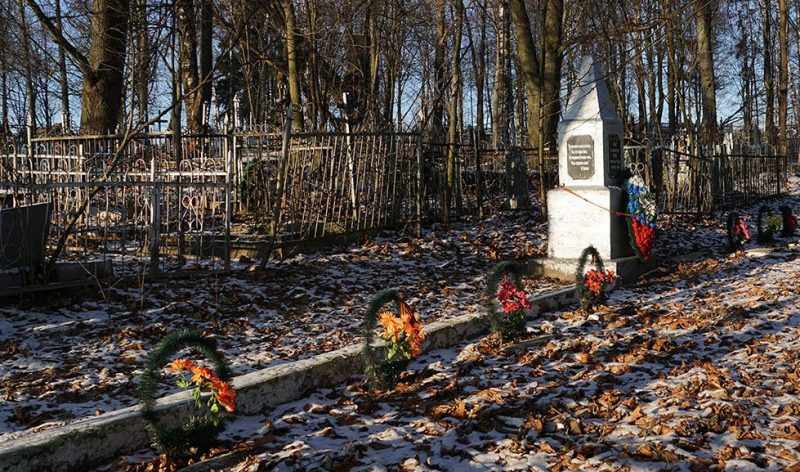 ст. Невель-1 Невельского р-на. Захоронение советских воинов, погибших при освобождении города. Здесь же похоронен Герой Советского Союза В. В. Смирнов.