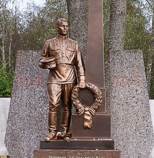 д. Старицы Себежского р-на. Памятник на братской могиле советских воинов.