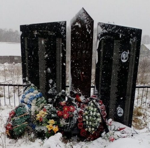 д. Демяховщина Стругокрасненского р-на. Братская могила советских воинов, погибших в 1944 году.