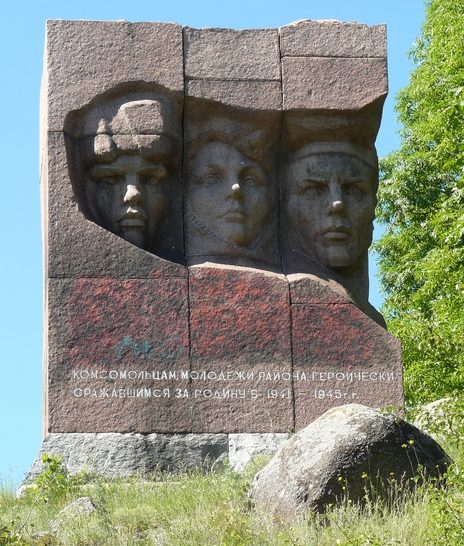 г. Коростышев. Памятник комсомольцам, погибшим во время войны.