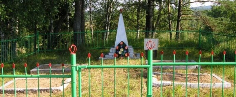 д. Барсуки Новоржевского р-на. Братская могила советских воинов, погибших в 1944 года.